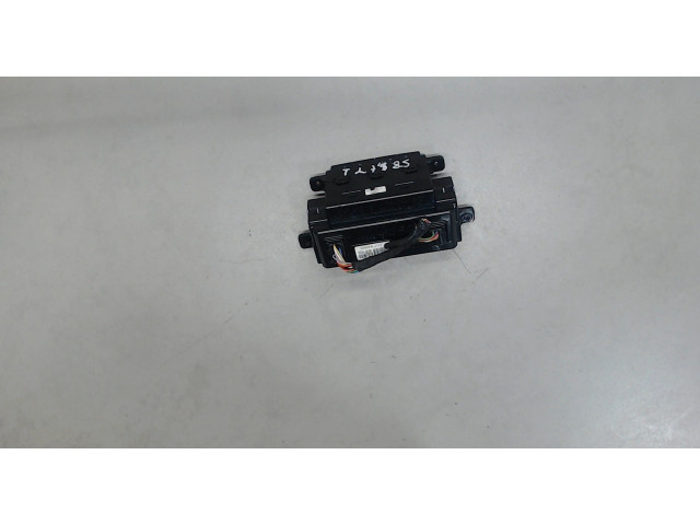 Дисплей бортового компьютера  Nissan Elgrand 1997-2002 957101H300        