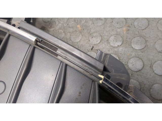 Решетка радиатора  Audi A4 (B8) 2011-2015          8K0853651E