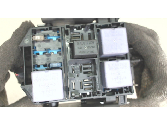 Блок реле  Renault Clio 2005-2009      8200003634    1.4