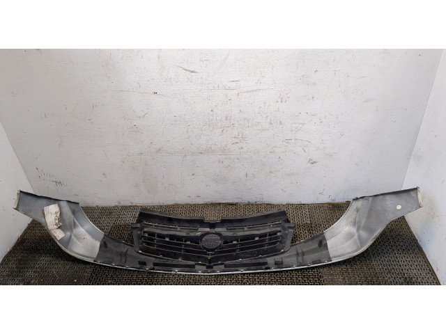 Решетка радиатора  Opel Vivaro 2001-2014           4416662, 93188851