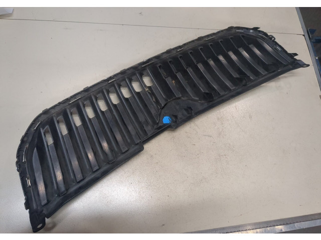 Решетка радиатора  Skoda SuperB 2008-2015          3T0853668A
