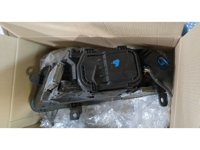 Фара передняя  Audi A6 (C6) Allroad 2006-2012 правая 