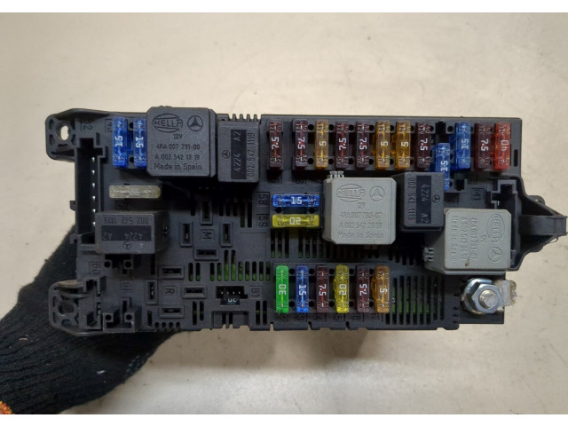 Блок предохранителей  Mercedes E W211 2002-2009      2115453901     3.2