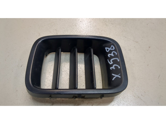 Решетка радиатора  Suzuki Jimny 1998-2012          1.3 