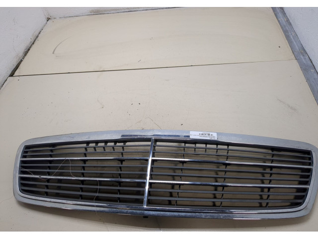 Решетка радиатора  Mercedes C W203 2000-2007          