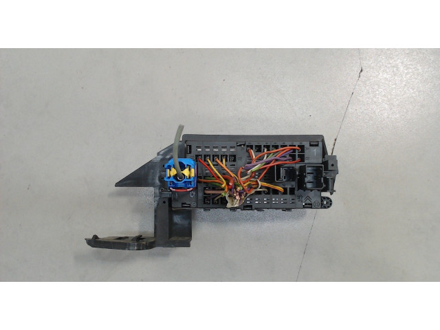 Блок предохранителей  Peugeot 406 1999-2004      963551810    
