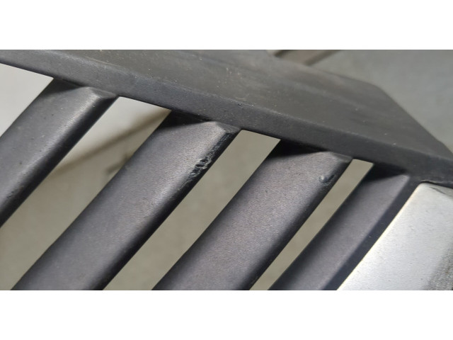 Решетка радиатора  Mitsubishi Outlander XL 2006-2012          7450A037BA