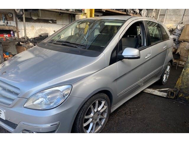 Стойка амортизатора  Mercedes B W245 2005-2012        дизель