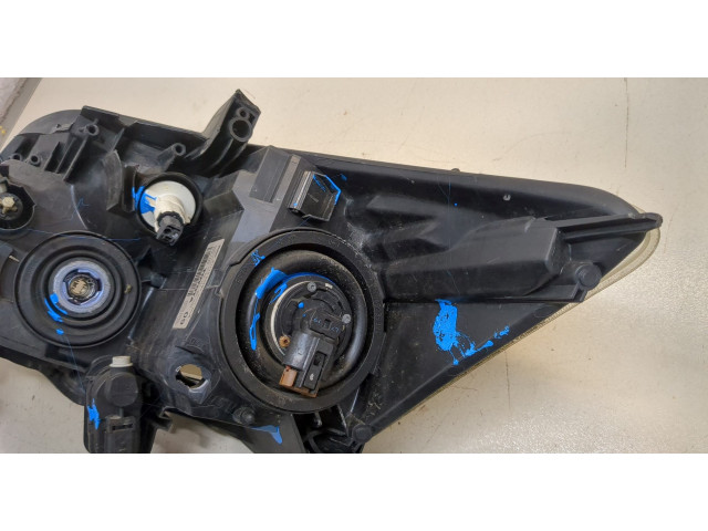Фара передняя  Toyota Auris E15 2006-2012 правая 