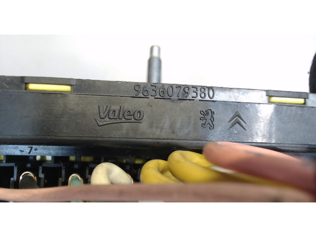Блок предохранителей  Citroen C4 Grand Picasso 2006-2013      9636079380      1.6