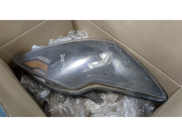 Фара передняя  Ford Focus 2 2008-2011 правая 