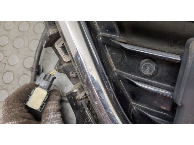 Решетка радиатора  Mazda 3 (BM) 2013-2019          BHN150717, BJE150712