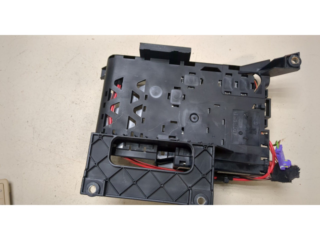 Блок предохранителей  Volkswagen Touareg 2007-2010      7L0937548C   