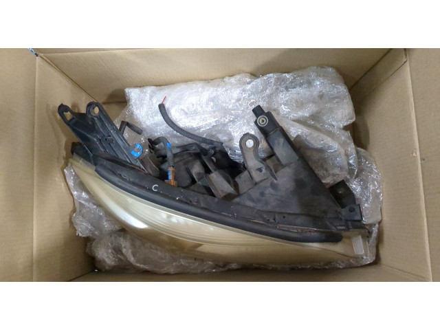 Фара передняя  Toyota RAV 4 2006-2013 правая 