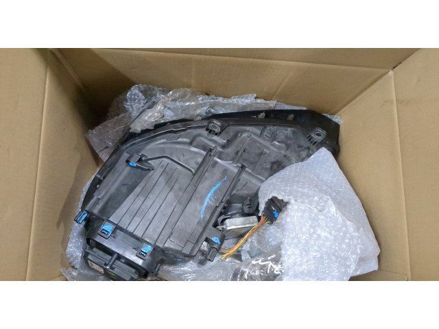 Фара передняя  Volkswagen Touareg 2010-2014 правая 