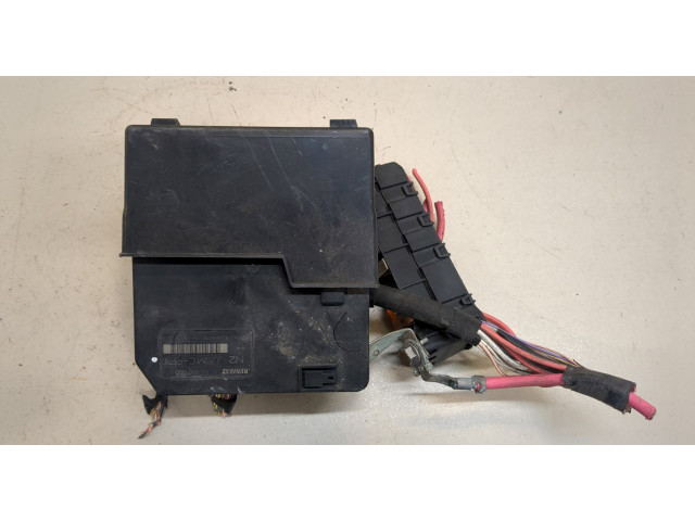 Блок предохранителей  Renault Scenic 2003-2009      8200481866   