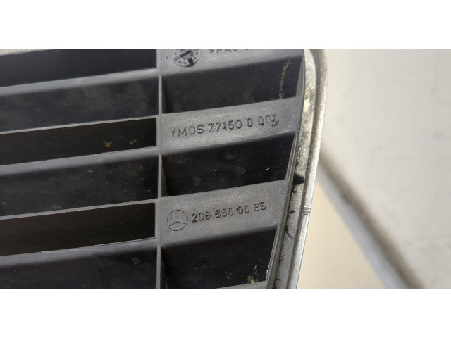 Решетка радиатора  Mercedes CLK W208 1997-2002          