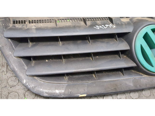 Решетка радиатора  Volkswagen Touran 2003-2006          1.9 