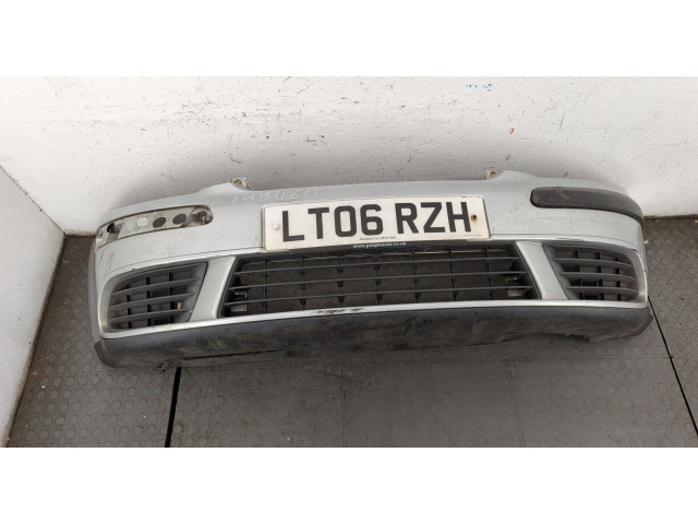 Бампер  Volkswagen Golf Plus передний   5M0807217E