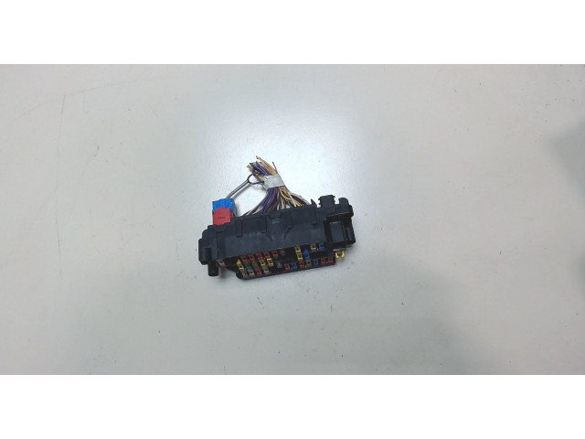 Блок предохранителей  Peugeot 406 1999-2004      9635518180    