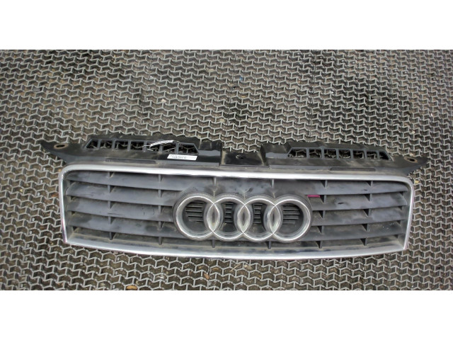Решетка радиатора  Audi A3 (8PA) 2004-2008            8P3807105