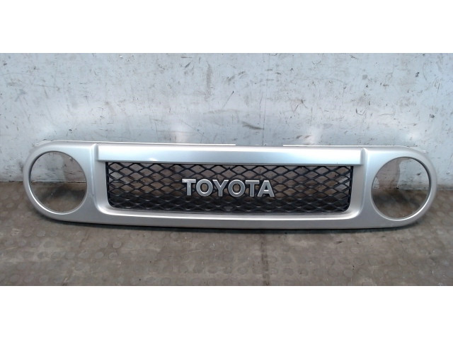 Решетка радиатора  Toyota FJ Cruiser          4.0 5311435020