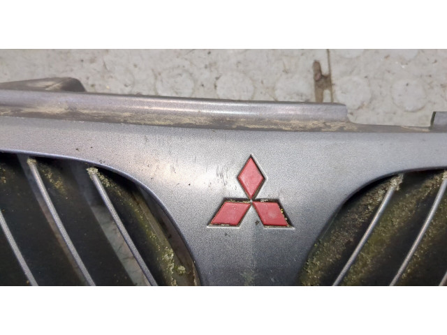 Решетка радиатора  Mitsubishi Carisma          XR245616