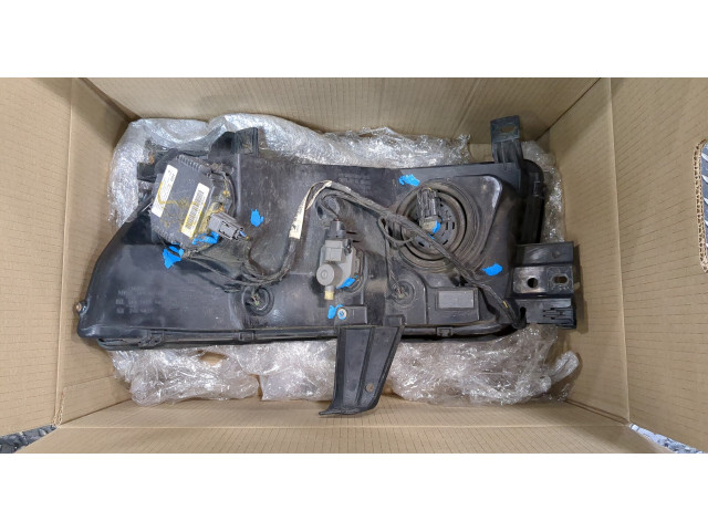 Фара передняя  Infiniti QX56 2004-2010 правая 