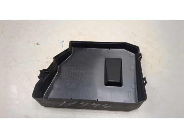 Крышка блока предохранителей  Pontiac Vibe 2 2008-2010         