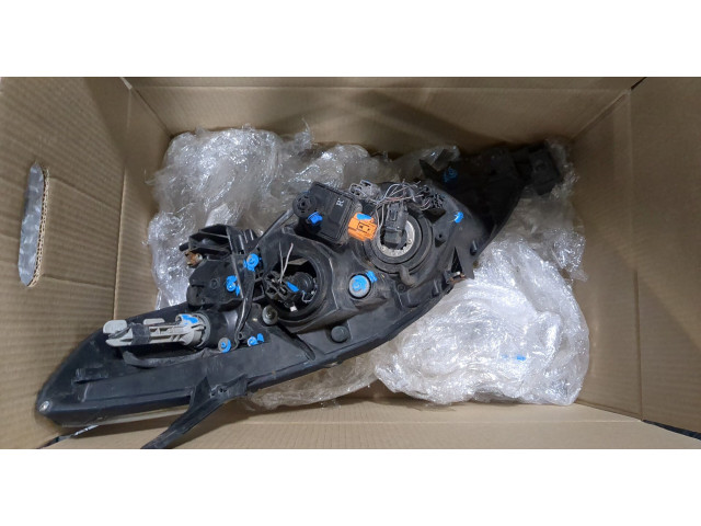 Фара передняя  Mazda 5 (CR) 2005-2010 правая 
