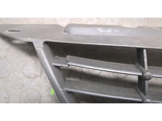 Решетка радиатора  Ford Focus 2 2008-2011          