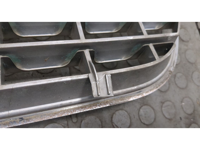 Решетка радиатора  Ford Explorer 2001-2006          5L248200