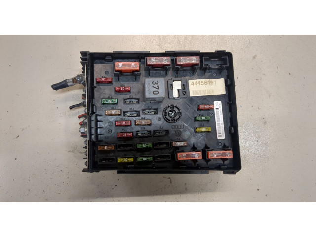 Блок предохранителей  Volkswagen Passat 7 2010-2015 Европа      3C0937125A   