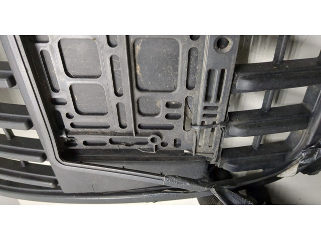 Решетка радиатора  Audi A4 (B7) 2005-2007           2.7 