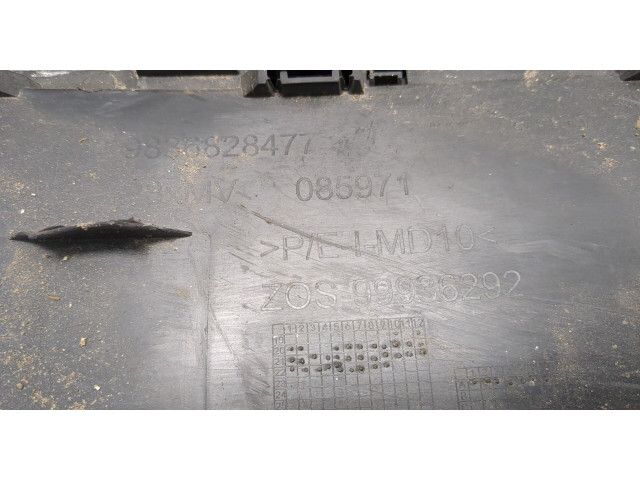 Решетка радиатора  Peugeot 5008 2020-          9836828477