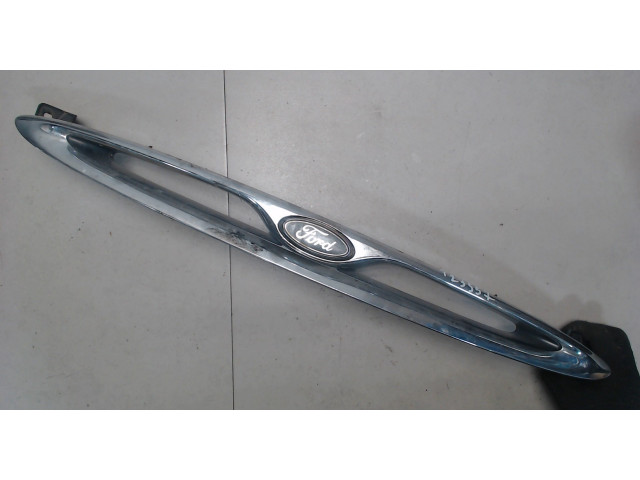 Решетка радиатора  Ford Escort 1995-2001          1.6 1058482, 95AB8200CD