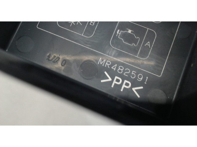 Блок реле  Mitsubishi Pajero 2006-2011      MR482591    3.2