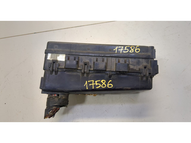 Блок предохранителей  Ford Explorer 2001-2006      5l2t14398   