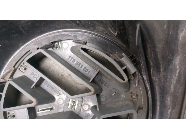 Решетка радиатора  Volkswagen Touran 2003-2006          