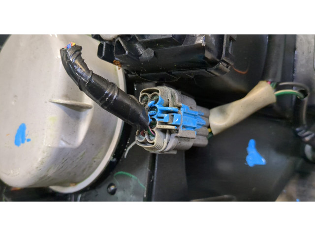 Фара передняя  Nissan Serena 2005-2010 C25 правая 
