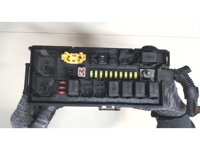 Блок реле  Jeep Grand Cherokee 2004-2010      0469E087AB     3