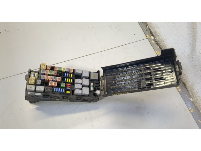 Блок предохранителей  Ford Explorer 2001-2006      5l2t14398   