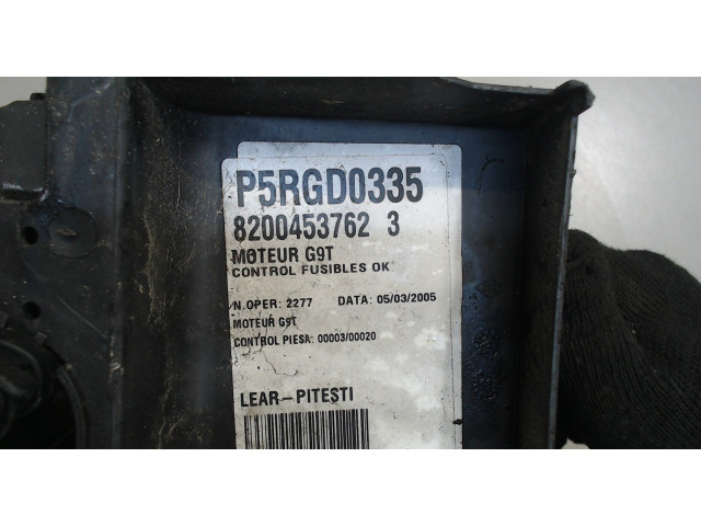 Блок предохранителей  Renault Laguna 2 2001-2008      800453762   2  2.2