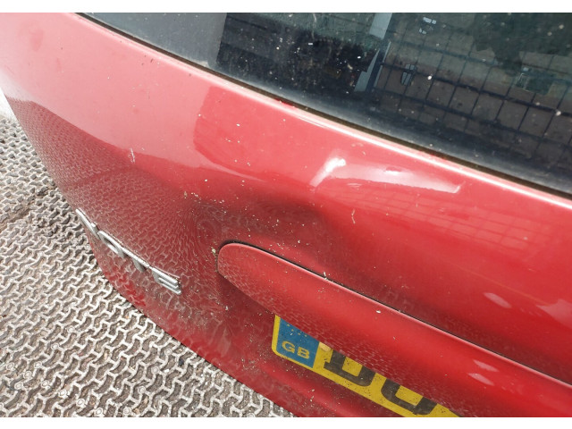 Крышка (дверь) багажника  Nissan Note E11 2006-2013