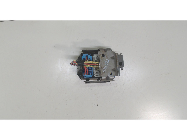 Блок реле  Renault Clio 2005-2009      8200003634    1.4