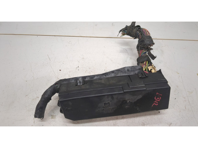 Блок предохранителей  Mazda Tribute 2001-2007          2.3
