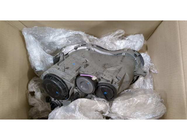 Фара передняя  Mercedes C W203 2000-2007 правая 