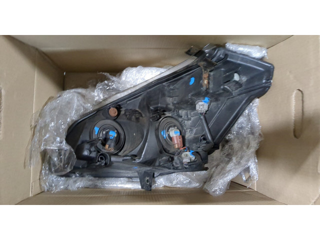 Фара передняя  Nissan Quest 2003-2009 правая 