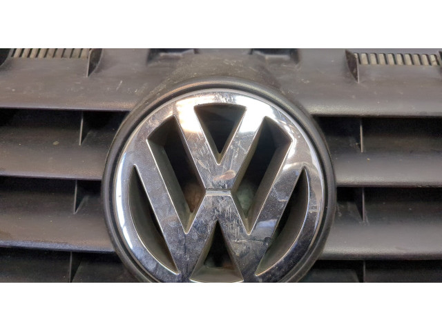 Решетка радиатора  Volkswagen Caddy 2004-2010          