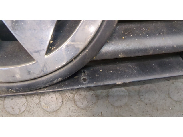 Решетка радиатора  Volkswagen Transporter 5 2003-2009          7H0853653